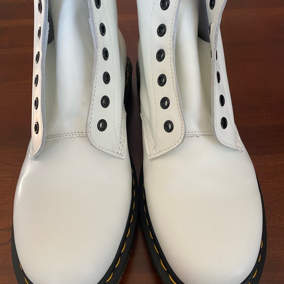 Doc Marten 1460 boots. Size 11. Great condition! - Picture 2 of 5